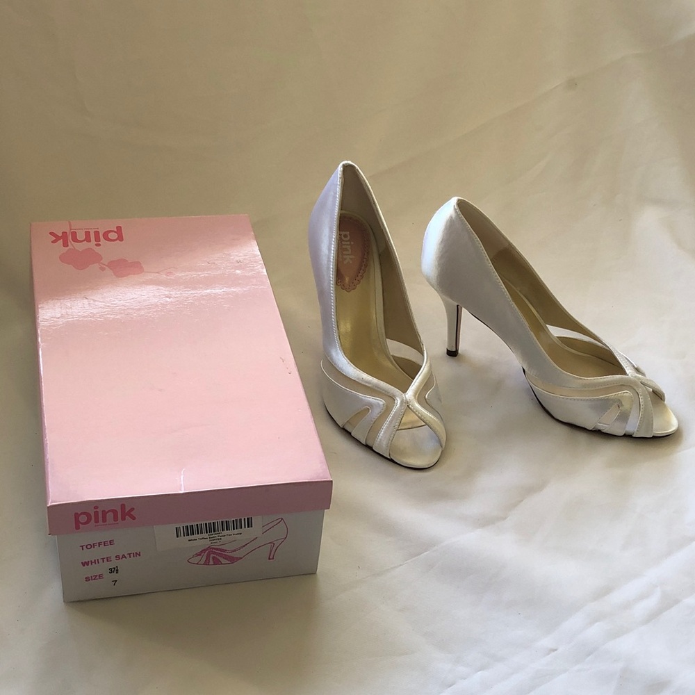 New women’s size 7 pink paradox London white toffee satin peep toe pump